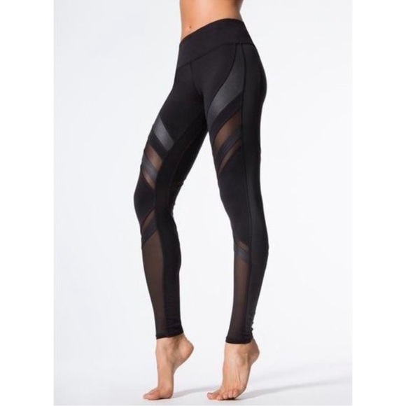 Yoga Leggings With Mesh Cutouts
